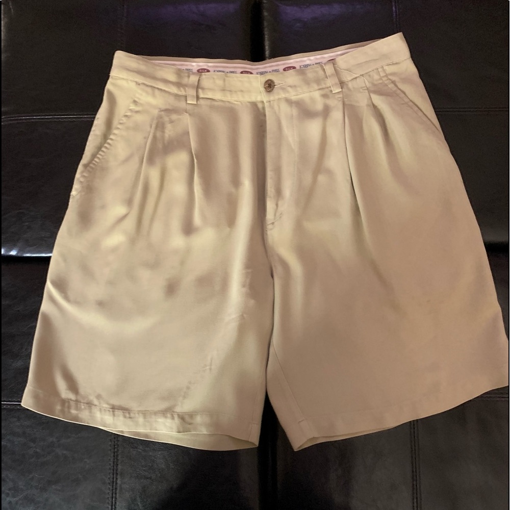 Men’s 100% silk dress shorts. Joseph & Feiss.